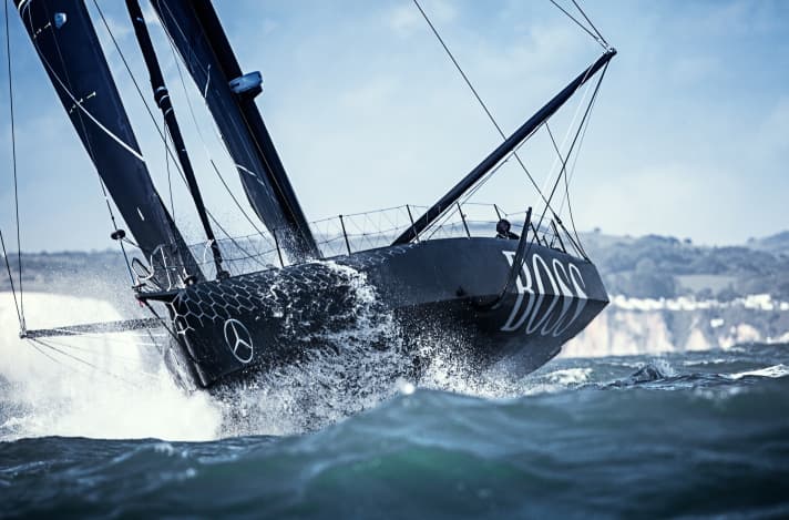   Il nuovo proiettile del Boss: "Hugo Boss" di Alex Thomson naviga ancora indisturbato qui