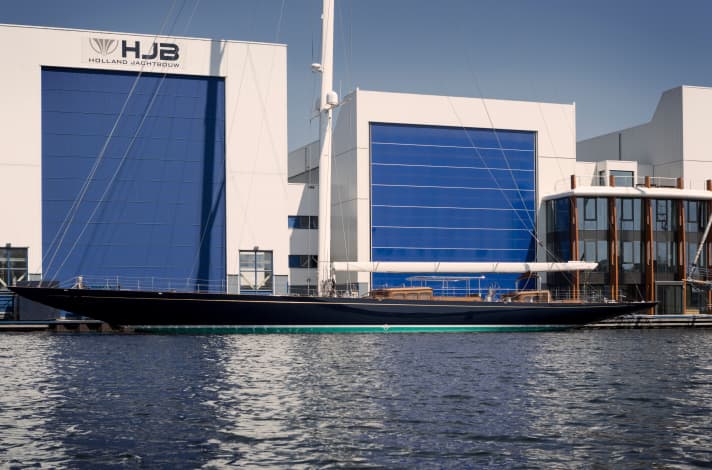 Holland Jachtbouw launched the 42 metre long J-Class racer "Topaz". | ".