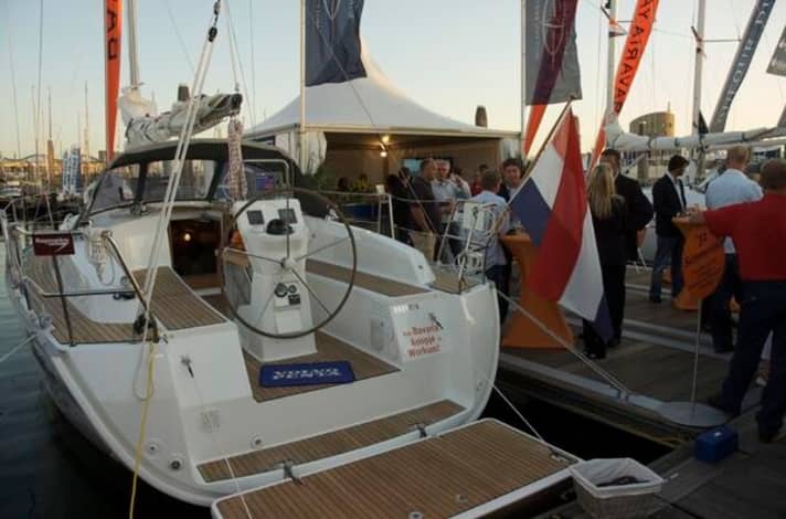   Un accès très large. La plateforme de bain est exceptionnellement grande et ne peut être repliée que manuellement.