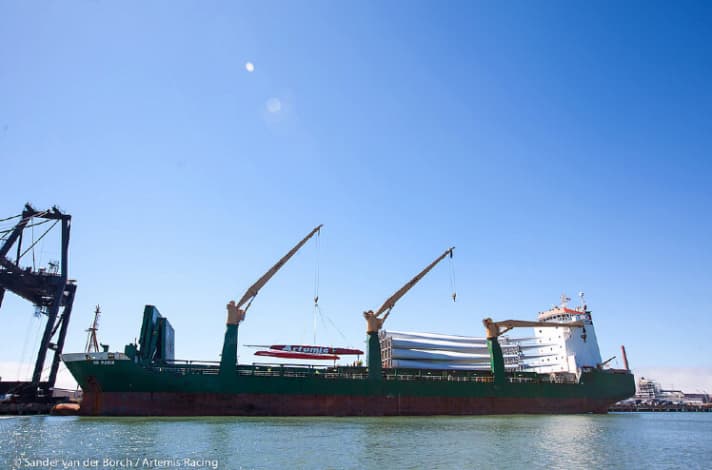   Una nave da carico ha scaricato l'imbarcazione a San Francisco in agosto. Non è ancora salpata