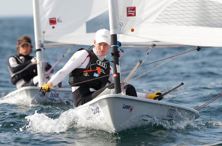   Nik Aaron Willim kämpft bei der Kieler Woche 2016 um eine Medaille und zollt dem besten deutschen Lasersegler Philipp Buhl Respekt: "Du bist ein Freak!"
