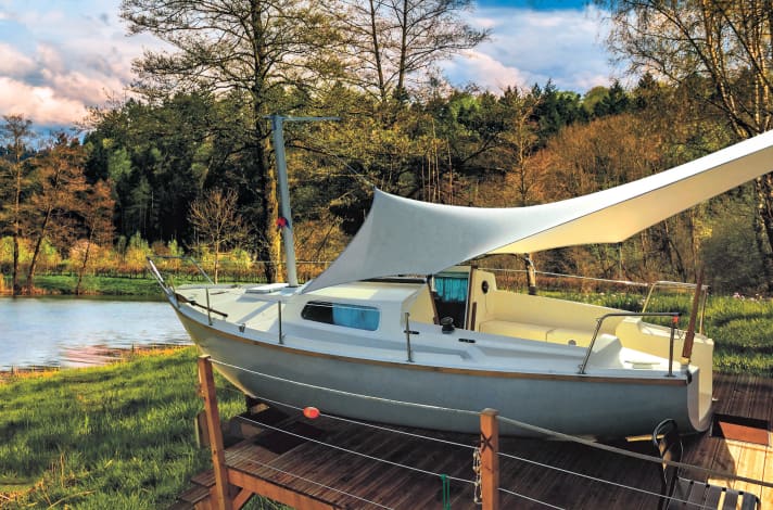 Sailing boat holiday flat