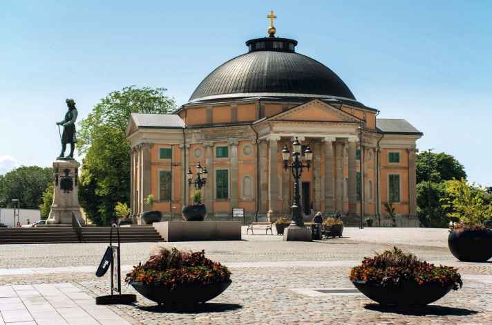 Sightseeing à Karlskrona, la plus grande ville de la région. Sur la photo, l'église de la Trinité.