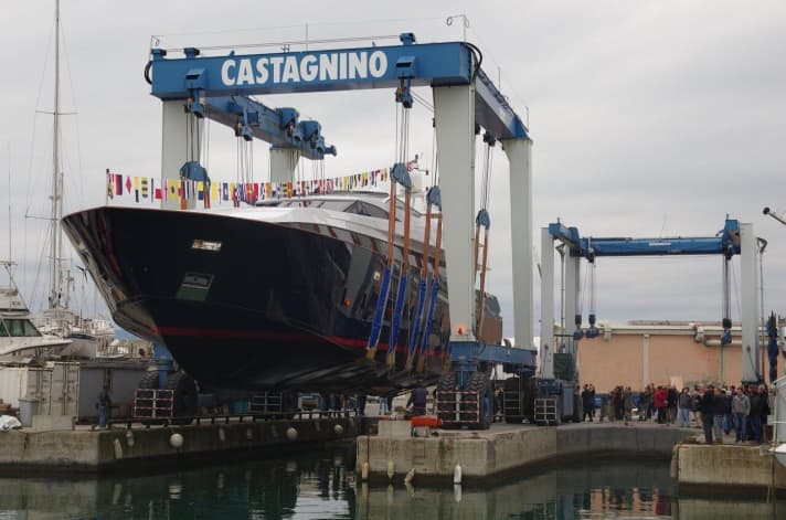 "Angra Too": Der 38 Meter lange Castagnola-Neubau entstand nach einem Design von Giovanni Castagnola komplett aus Holz. | z.