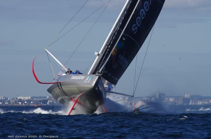   Auch ohne die gewohnte Kulisse: Die 33. Vendée verspricht ungeachtet der Corona-Restriktionen Hochspannung. Hier Boris Herrmanns Imoca "Seaexplorer" bei der Défi Azimut vor wenigen Wochen