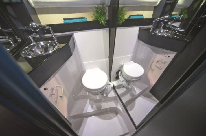 The wet room is equipped with all the essentials | et