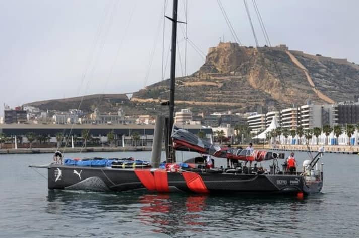   Leaving Valencia: "Il Mostro" departs for the transfer to Newport, where the team will move into its training base