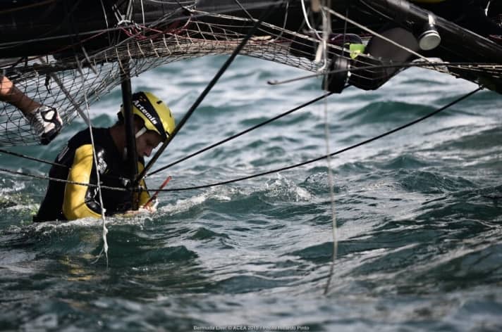   Una riparazione presso Artemis Racing ha causato un breve ritardo tra Gara 1 e Gara 2.