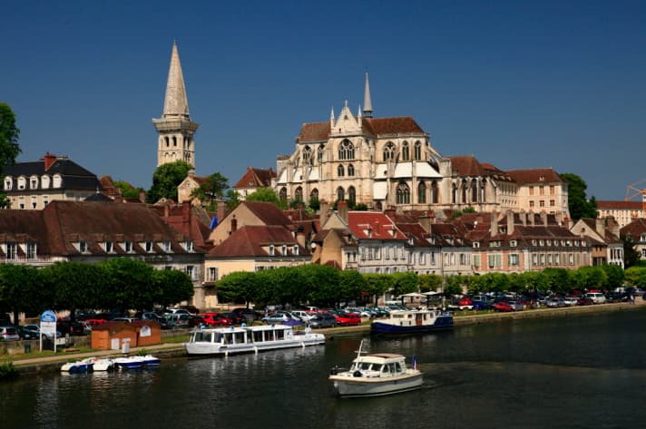   On the Canal de Bourgogne and the Yonne through the Burgundy region.