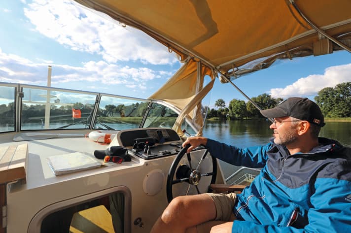 Auf dem Ziernsee an der Landesgrenze von Brandenburg und Mecklenburg-Vorpommern