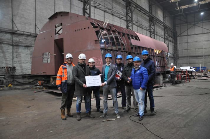 Martinique 36M: Moonen celebrated the start of construction on the van der Velden design, which, like its sister ship "Brigadoon", is being built in steel and on spec. | t.