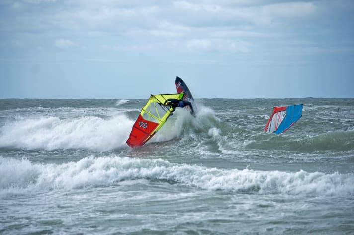 „Mit dem Surfen in der Welle habe ich eigentlich erst vor drei Jahren so richtig angefangen.“ (Malte Kuny)