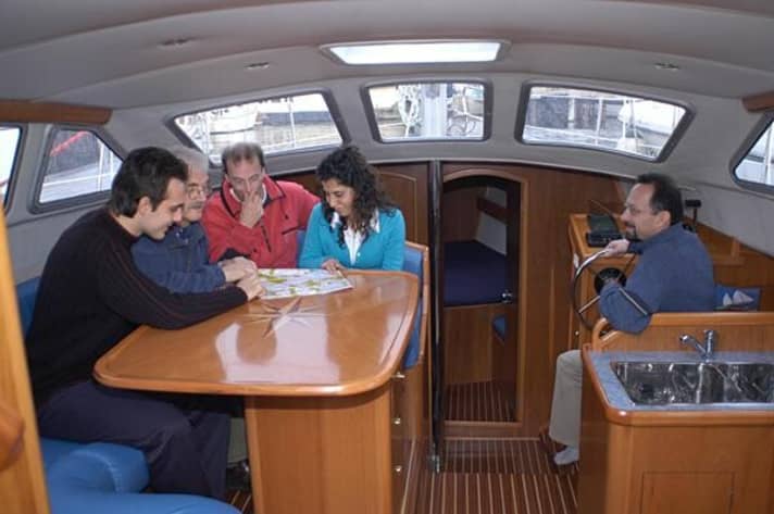   ...eine interessante preiswerte Fahrtenyacht für lange Reisen
