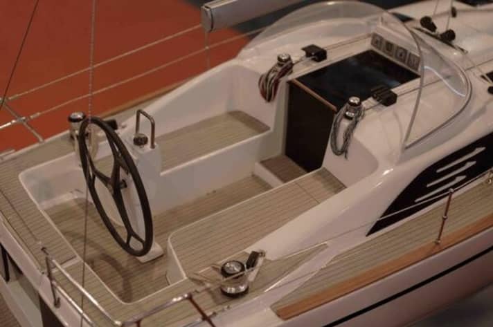   Cockpit clairement structuré : fermé à l'arrière sur demande