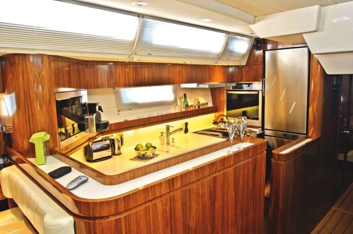   Plus une cuisine qu'un office : un équipement complet avec des appareils professionnels