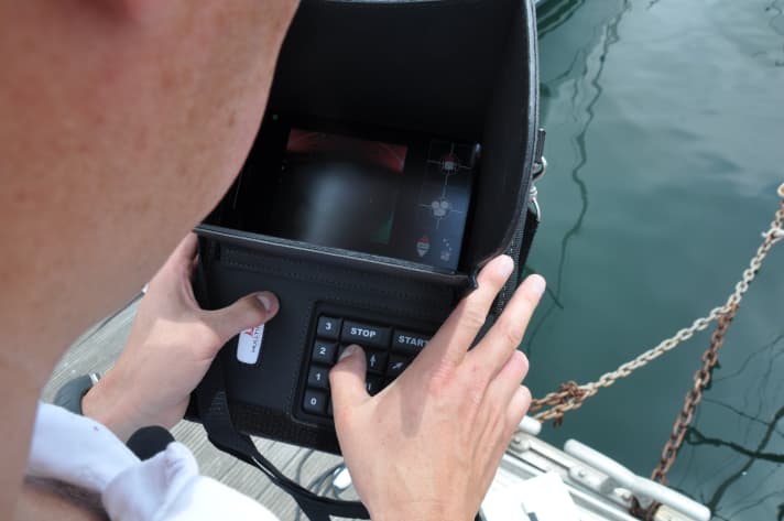   For professionals: the remote control with monitor