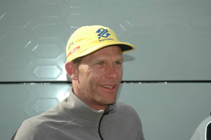   Intercettato da Buhl sul rettilineo d'arrivo: Il brasiliano Robert Scheidt, doppio campione olimpico, chiude al secondo posto