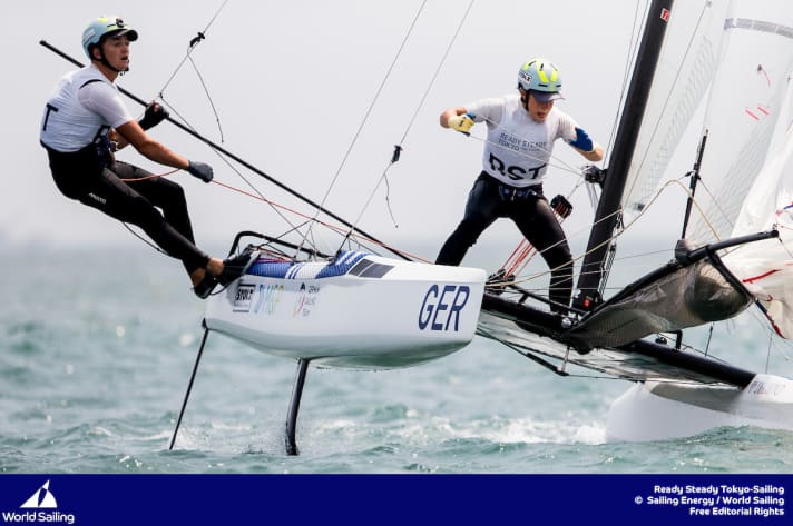   Sailing to sixth place in the Nacra 17 in Samgami Bay off Enoshima: Paul Kohlhoff and Alica Stuhlemmer