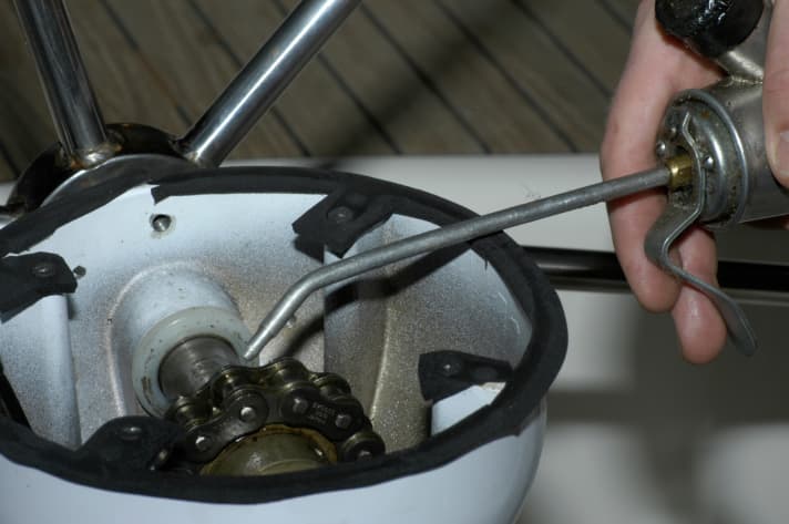 Grease the control system: The grease can liquefy in the column and run downwards. Regrease chains or disc and bevel gear