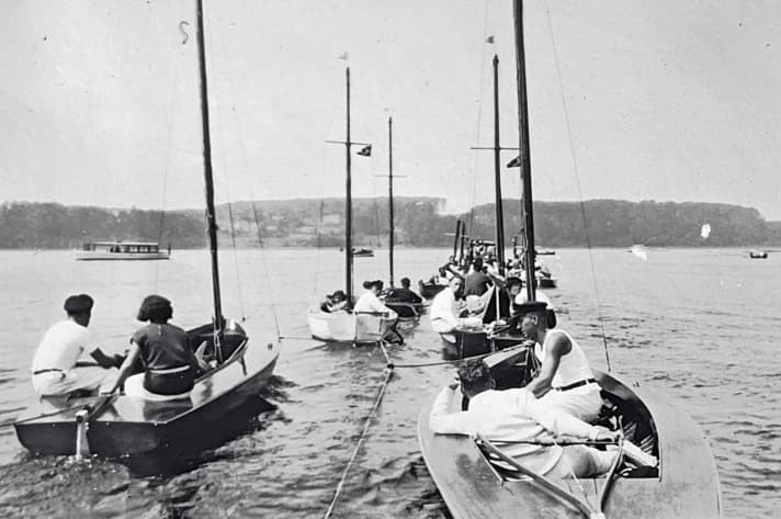 In den 1920er Jahren geht es für die SCH-Segler im Schlepp auf den Ratzeburger See