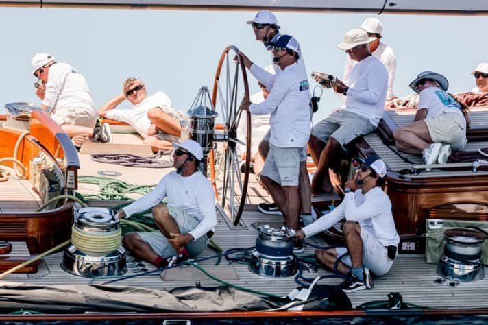 Gute%20Stimmung%3A%20Die%20%u201ETopaz%u201C-Crew%20um%20Steuermann%20Peter%20Holmberg%20freut%20sich%20%FCber%20eine%202-1-Serie.%20%20%7C%20FOTO%3A%20Sailing%20Energy
%20J-Quartett%20unter%20Spi%3A%20%u201EVelsheda%u201C%20f%FChrt%20vor%20%u201ESvea%u201C%2C%20%u201ETopaz%u201C%20und%20%u201ERanger%u201C.%20%20%7C%20FOTO%3A%20Sailing%20Energy
Showdown%20vor%20Palma%3A%20Am%20ersten%20Wettfahrttag%20herrschten%20zu%20Beginn%20leichte%20Winde.%20Hier%20prescht%20%u201ERanger%u201C%20voran.%20%20%7C%20FOTO%3A%20Sailing%20Energy
%20Teamwork%3A%20Beim%20Genua-Bergen%20sind%20viele%20H%E4nde%20gefragt.%20%20%7C%20FOTO%3A%20Sailing%20Energy
J-Day%20beim%20Superyacht%20Cup%20Palma%20%7C%20FOTO%3A%20Sailing%20Energy
‹
› | ›