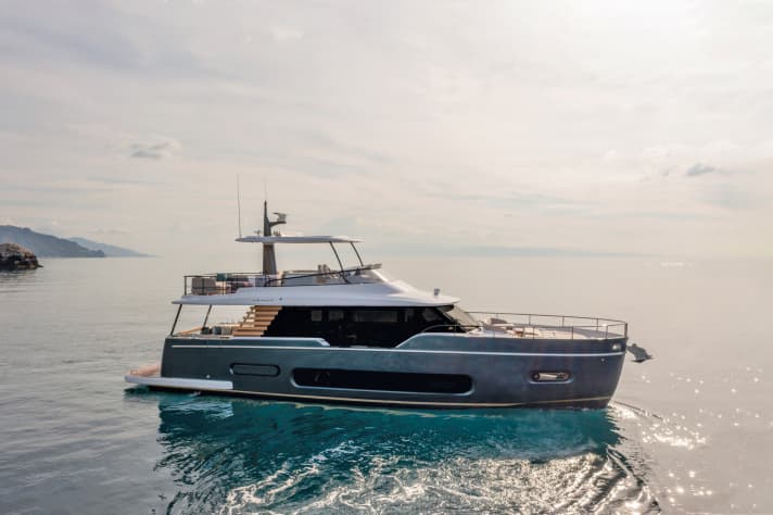 The Azimut Magellano 60 wins in the category "Motor yachts up to 20 metres".