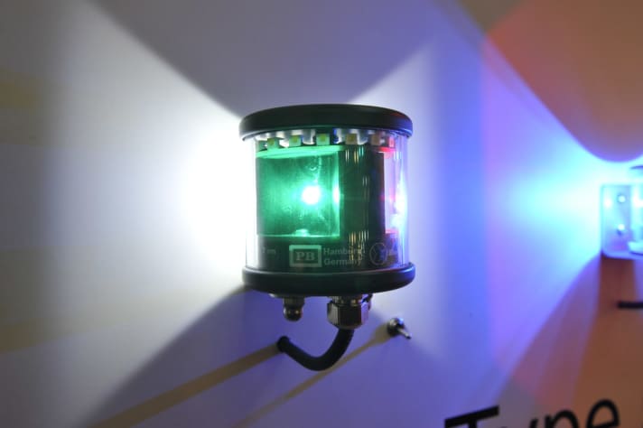   Dreifarbenlicht mit eingebauter Ankerlaterne von Peters und Bey.