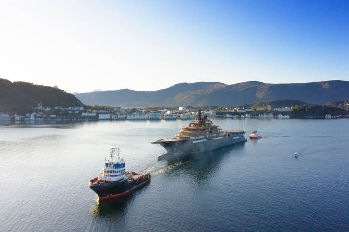 Solid towing convoy: "REV" on arrival in Norway. | n.