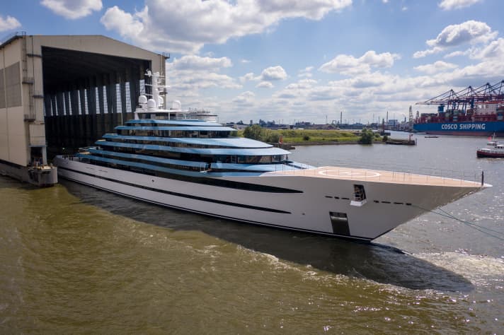 Ausdocken: Die 110 Meter lange Ex-„Jubilee“ kam im März 2019 nach Hamburg. | g.