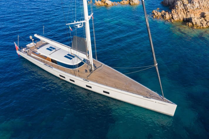 Ausgeglichen: Der Architekt Lucio Micheletti schuf ein elegantes Exterior, Farr Yacht Design steuerte sportliche Rumpflinien bei. | i.