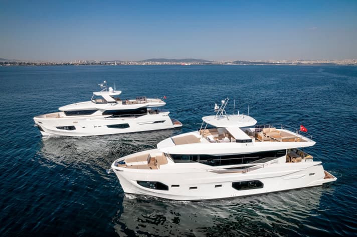 Doppel von Numarine: 26XP und 22XP auf gemeinsamer Ausfahrt vor Istanbul.