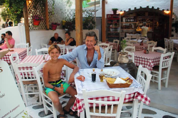 Lennart's godfather Panagiotis Kiriakopoulus not only supports Lennart, but also helps his mother Iris as his boss so that she can accompany Lennart on all his trips. Lennart Neubauer