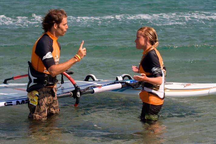 As a surf instructor, you should make clear announcements. You first have to learn that as a young person.