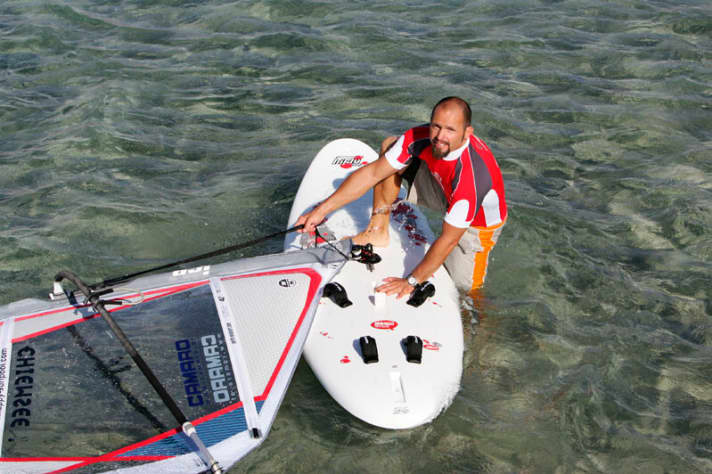 Schnell und elegant aufs Surfbrett mit der richtigen Technik