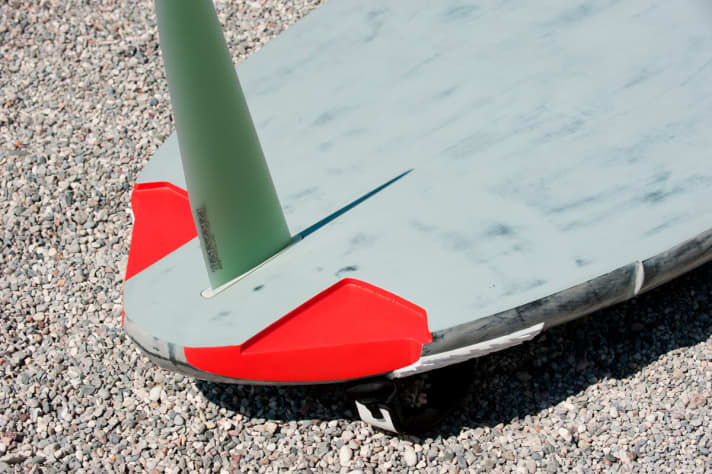 As a hot slalom board, the iSonic cannot do without the red spoiler paint.