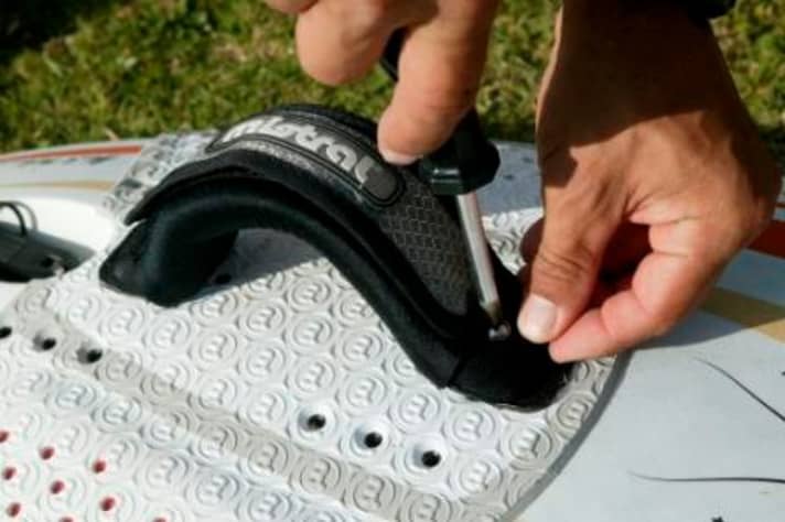 Fitting the foot straps