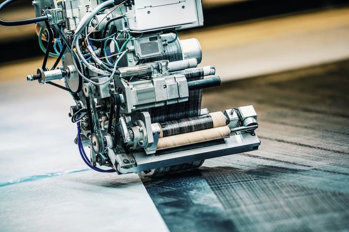 Bei der 3Di-Bauweise werden Fasern exakt in Zugrichtung auflaminiert