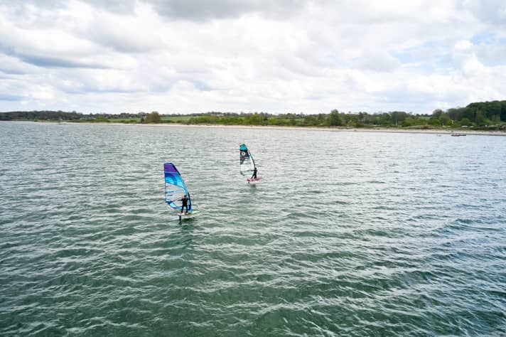 The Grönwohld campsite is located behind a narrow strip of forest on the Eckernförde Bay