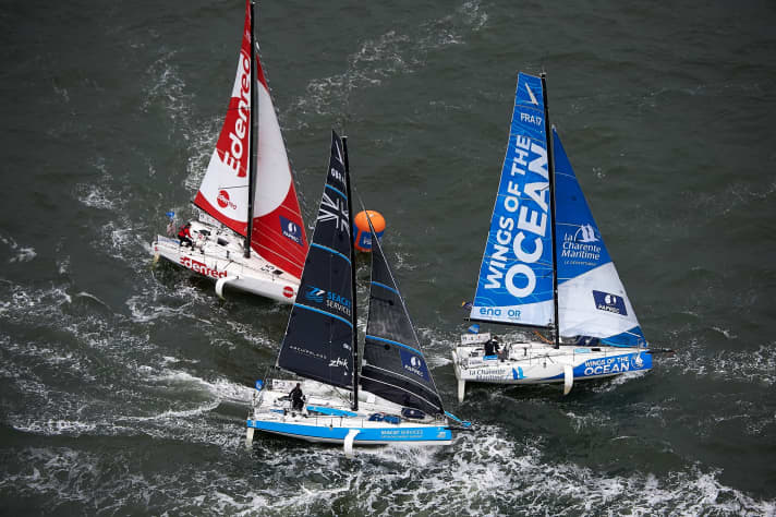 In the foreground of this scene, the Briton Alan Roberts on "Seacat Services" is clearly recognisable, who opened the race strongly and was in third place after the first night
