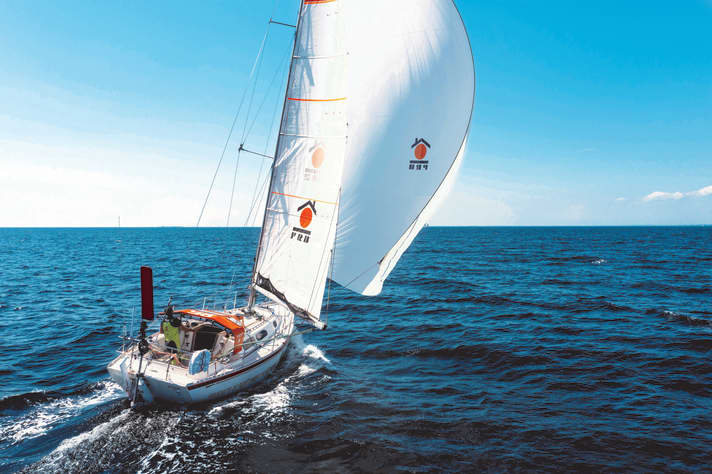 Allein mit Boot und weitem Ozean. Nach der intensiven Vorbereitung beginnt nun der Törn um die Welt | Yann Riou - polaRYSE / PRB 