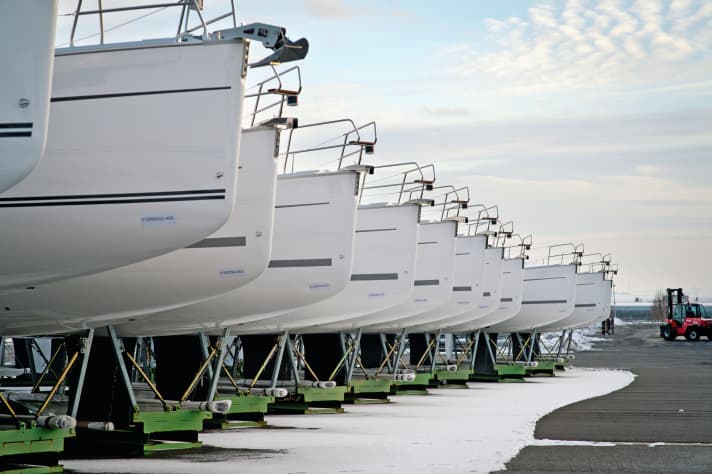 Several yachts from the "Cruiser Line" series stand on mobile racks in the delivery warehouse on the outdoor area of Bavaria Yachtbau in Giebelstadt (Bavaria) on 13 December 2012. Photo: David Ebener/Bavaria Yachtbau GmbH