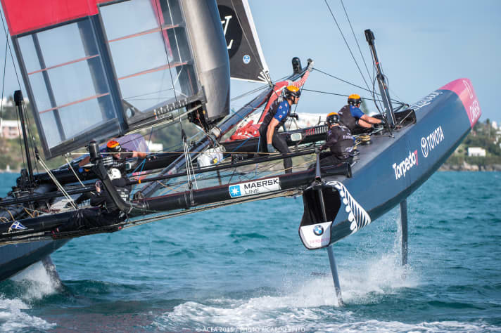   America's Cup 2017 : action en direct directement devant la tribune et les zones VIP. Les visiteurs du Village de la course ont également une vue sur le parcours
