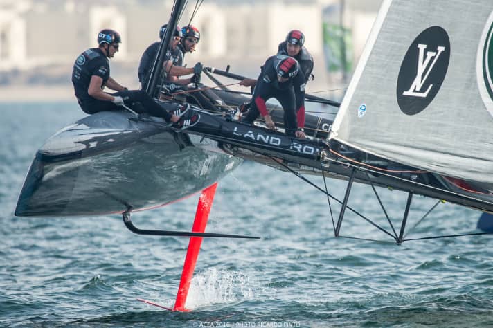   Die Sieger von Maskat: Steuermann Sir Ben Ainslie und sein britisches Team Land Rover BAR
