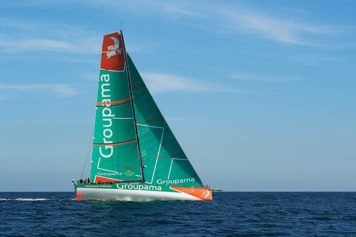   Également anguleux, également de Kouyoumdjian, mais loin d'être aussi cool : Groupama 4