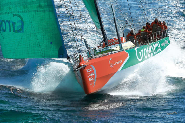   Kam, sah und siegte im 11. Volvo Ocean Race: Skipper Franck Cammas und sein Team Groupama. Als Wachführer damals dabei: Charles Caudrelier, der gerade als Skipper des Dongfeng Race Teams Platz 3 im 12. Volvo Ocean Race erkämpft hat 
