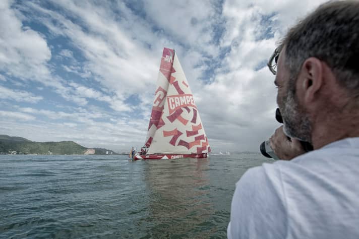   Camper endlich eingetroffen: nach stürmischen Tagen im Southern Ocean mit Leichtwind ins Ziel in den Tropen