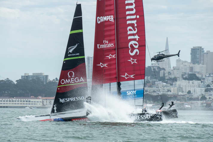   Scary minutes for Team New Zealand in the first LVC final duel against Luna Rossa: The bow tips dive in