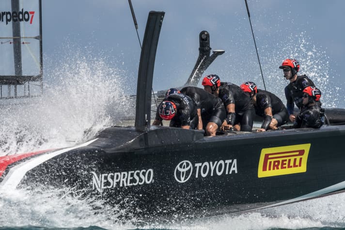   Peter Burling e l'Emirates Team New Zealand: una grande prestazione nel duello contro gli altrettanto forti svedesi. La partita è stata decisa dal secondo rigore