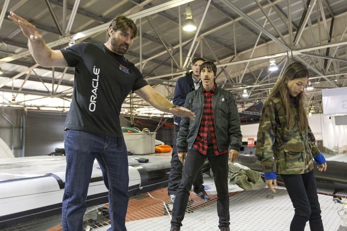   Jono Macbeth (links) bei einem Besuch der Red Hot Chili Peppers