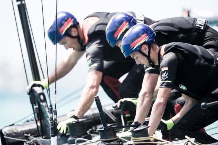   Un altro aspetto estremamente impegnativo è la partecipazione alla Red Bull Youth America's Cup su catamarani AC45.
